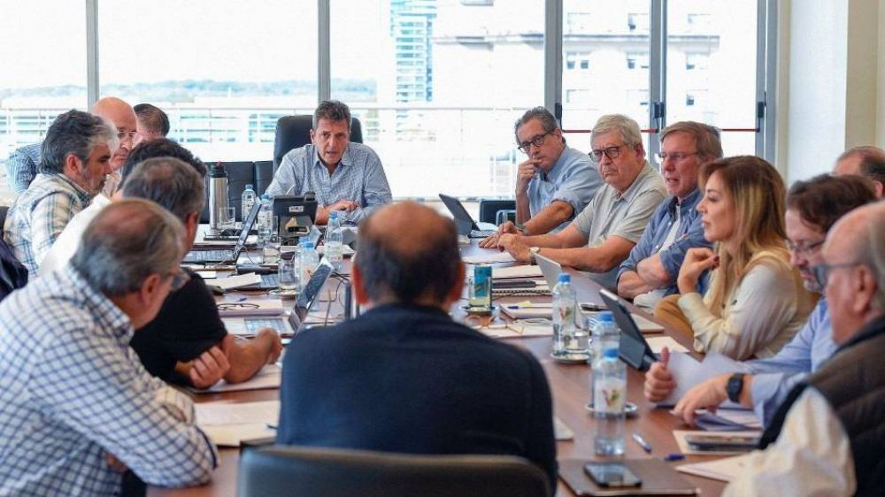 En el Gobierno dicen que empresas retienen USD 3100 millones sin liquidar