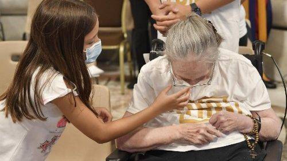 El Papa pide no dejar a los ancianos solos: Aprender de ellos como fuente de sabidur�a