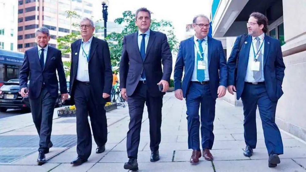 En plena tensi�n, Massa va por un 'acuerdo corto' con el FMI, mientras sigue la renegociaci�n del programa