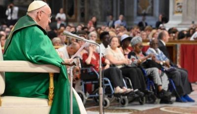 El Papa: Ancianos y j�venes crezcan juntos para construir una sociedad fraterna