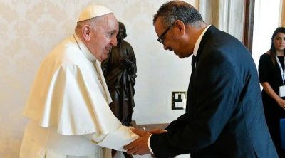 El Papa Francisco recibe en el Vaticano al director de la Organización Mundial de la Salud