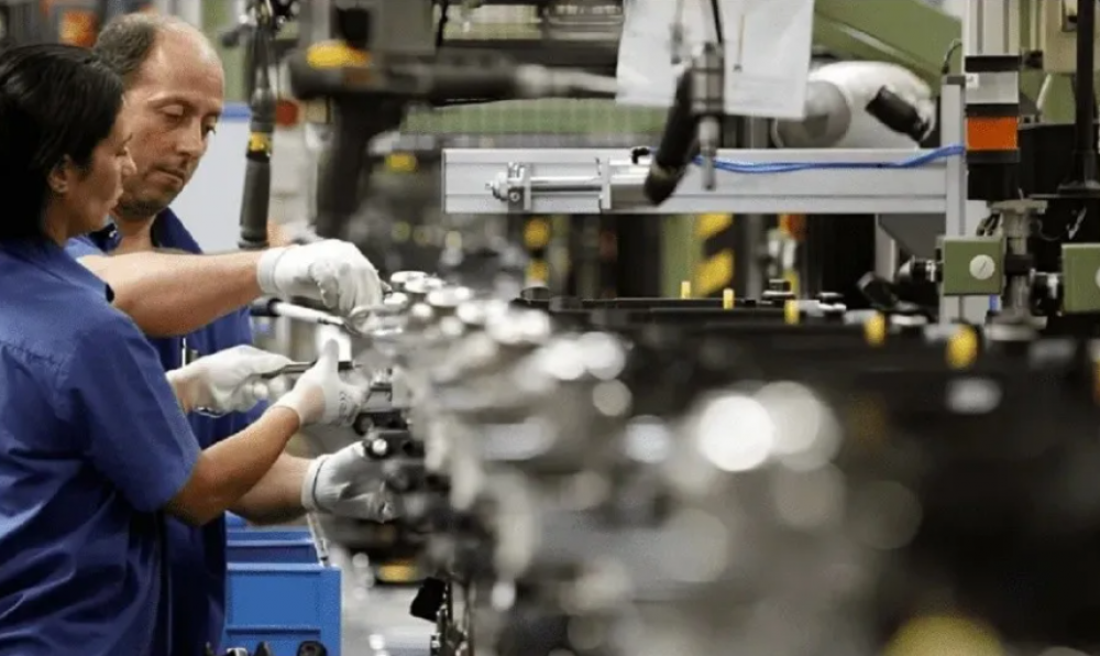 La actividad industrial mejora levemente en junio