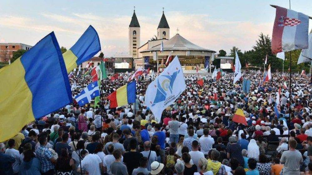'Aprovecha tu juventud para construir tu futuro', pidi el Papa a los jvenes en Medjugorje
