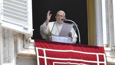 El Papa en el �ngelus: Buscar, encontrar y abrazar a Jes�s con todo nuestro ser