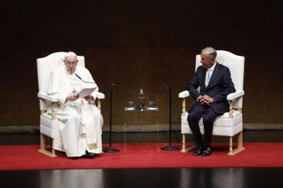 El Papa: 'Sue�o con una Europa, que incluya pueblos y personas y apague los focos de guerra'