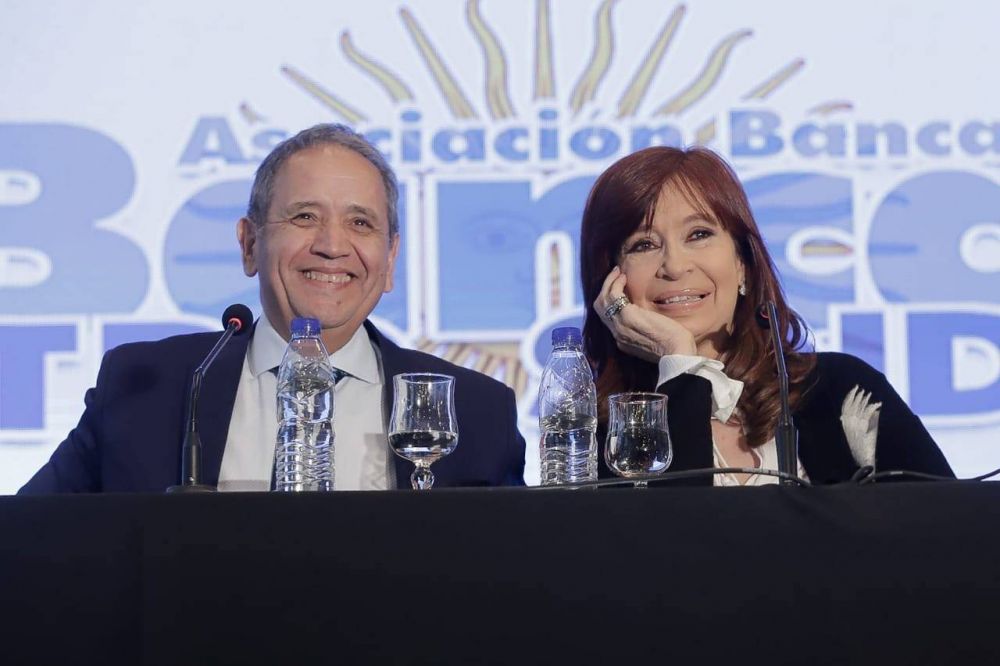 Sergio Palazzo se reuni con Cristina Kirchner en el Senado: Los bancarios siempre le estaremos agradecidos por habernos ayudado a recuperar nuestra Obra Social