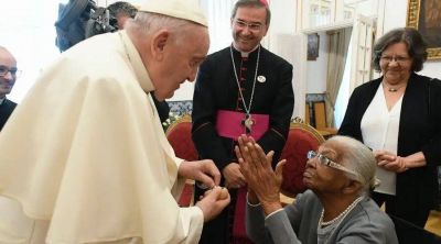 El Papa se reuni� con una anciana de 106 a�os, nacida el d�a de las apariciones de F�tima
