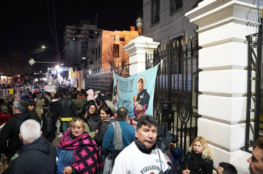 San Cayetano: con misa, bendiciones y fuegos artificiales, as� fue la vigilia previa para celebrar al santo