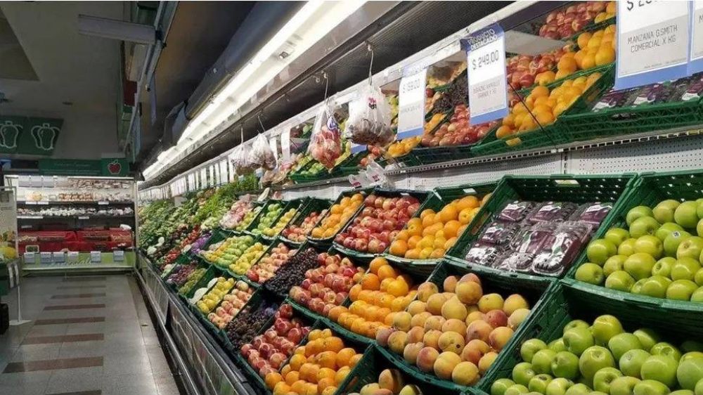 Los precios de los alimentos trepan en agosto y Comercio lanza canasta para frutas y verduras
