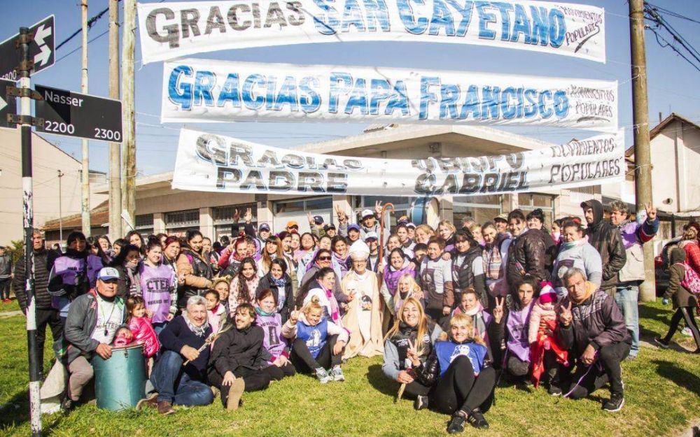 Mons. Gabriel Mestre recibi a los Movimientos Populares