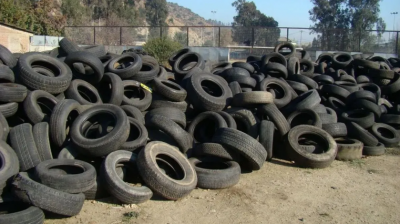 Ordenan a la Municipalidad reciclar neumáticos del basural de Manantiales