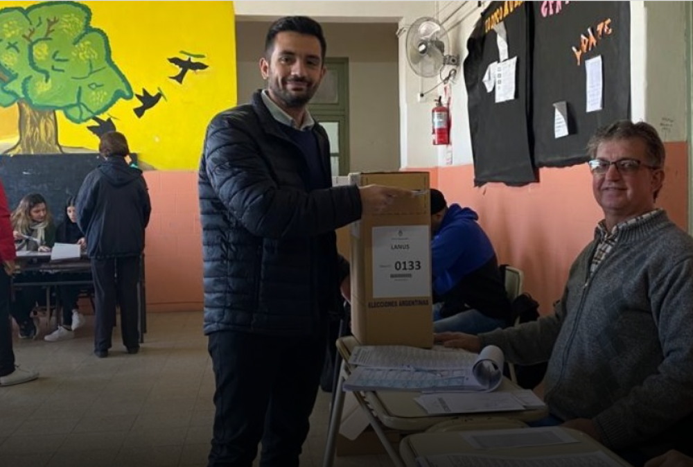 Agustn Balladares vot en la Escuela 25 de Lans Este