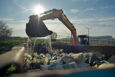 ACUMAR anunció que en el primer semestre limpiaron casi 3000 toneladas de residuos del Riachuelo