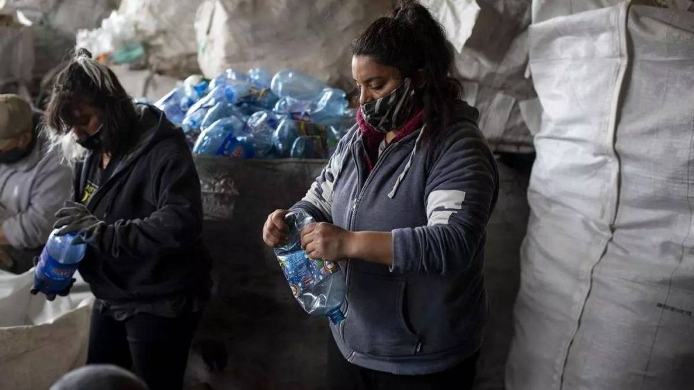 No tienen derechos laborales y por eso no temen que se los quiten: el universo de j�venes informales que seduce Milei