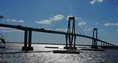 Puente Chaco-Corrientes: quitaron los límites de tamaño de las barcazas