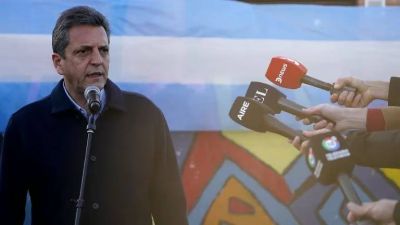 Massa ultima las medidas para aplacar los efectos de la devaluacin y sube a Macri al ring electoral