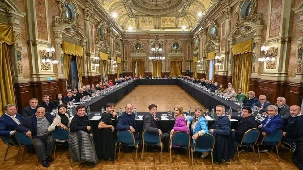 Intendentes del PJ ponen la lupa en los gobernadores para nacionalizar la campaa y sumar los votos que le faltan a Massa