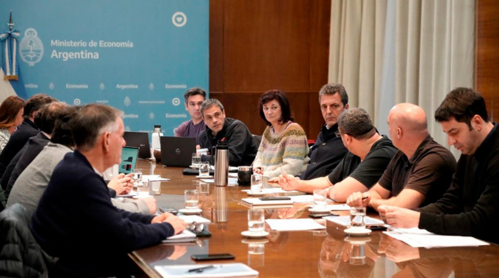 Massa encabez� una reuni�n para analizar medidas que se anunciar�n desde hoy