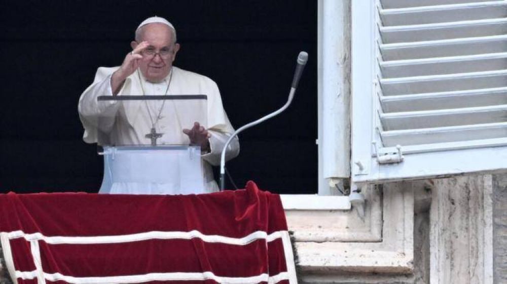 El Papa, en el �ngelus: 'Cristo est� vivo y camina con nosotros'