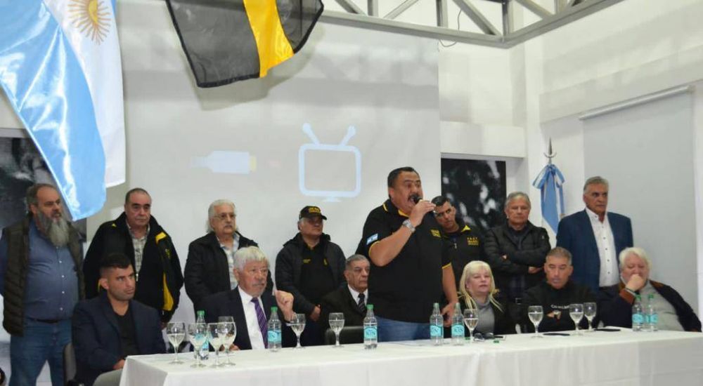 Con un llamado a votar al peronismo y crticas a la ilegalidad de las aplicaciones, reeligi Jos Ibarra en la Federacin Nacional de Taxis