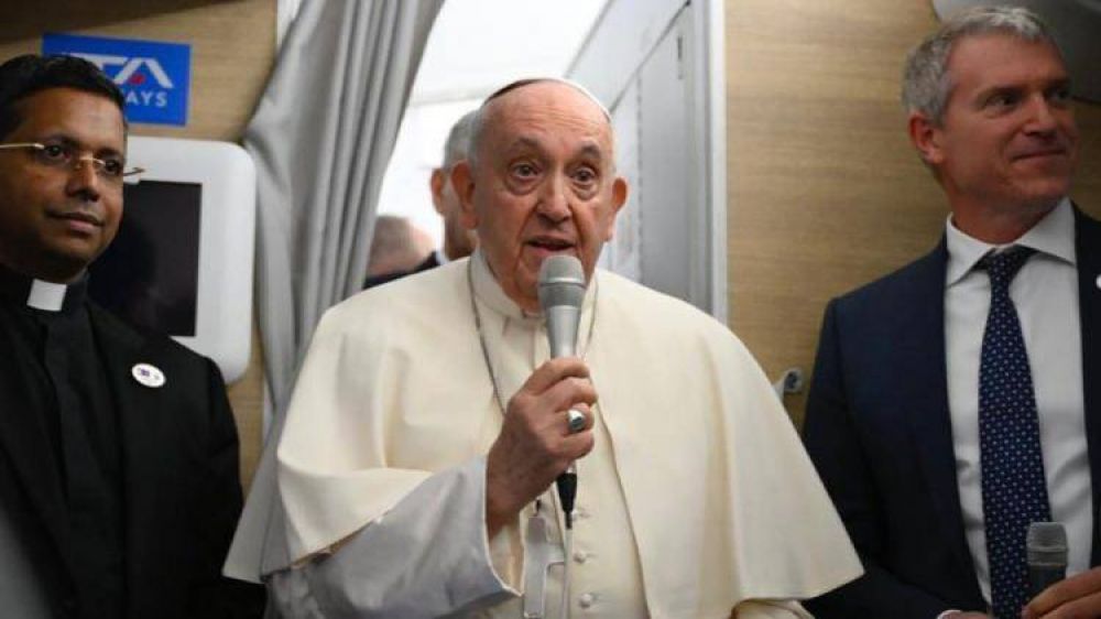 Francisco en el avi�n: Mongolia se entiende con los sentidos