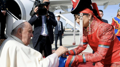 El Papa llegó a Mongolia para apoyar a la minoría católica en una región sensible