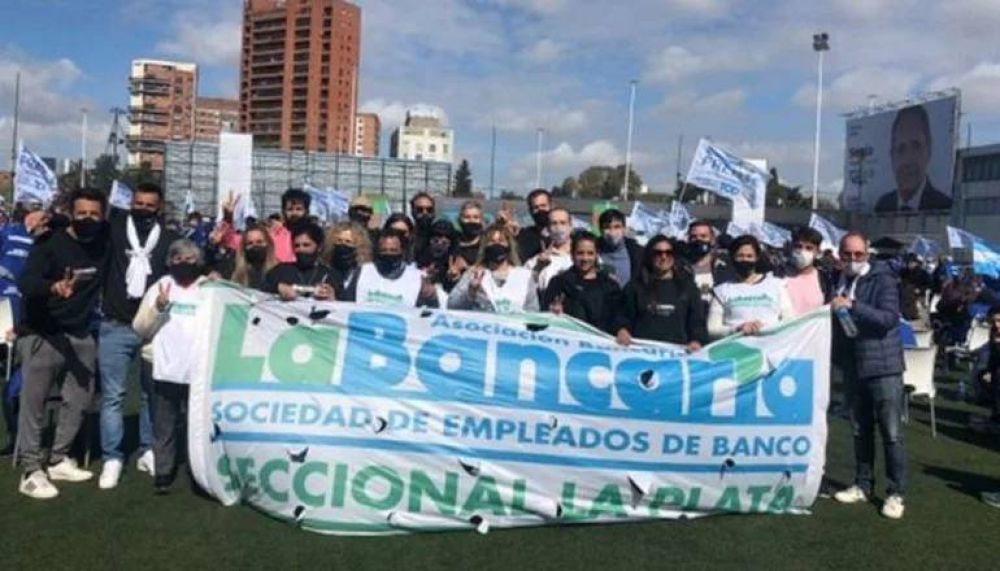 Paritaria 2023: bancarios cerraron un acuerdo de reapertura y el bsico llega a 405 mil pesos
