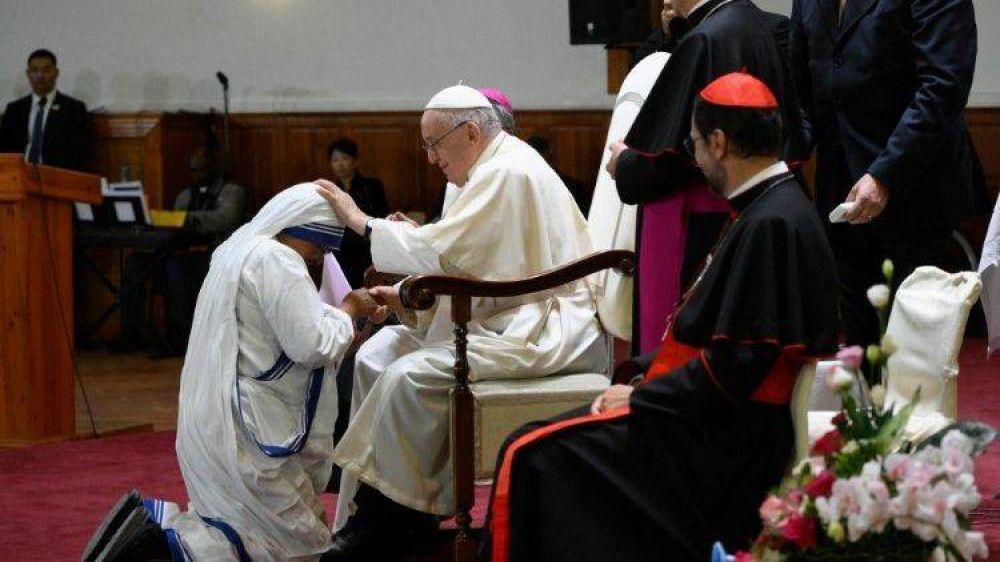 El Papa en Mongolia: la Iglesia debe anunciar constantemente a Jes�s