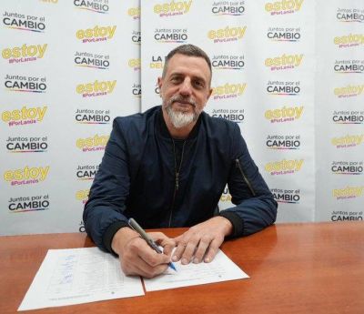 Diego Kravetz firmó su candidatura a intendente de Lanús y presentó su lista de concejales