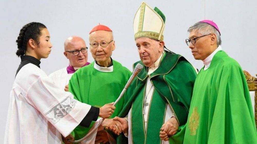 Francisco inst� a los cat�licos chinos a ser 'buenos cristianos y buenos ciudadanos'