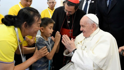 El Papa renovó los gestos a China y pidió unidad interreligiosa contra la violencia