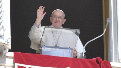 �Cuando un hermano comete una falta contra ti, corr�gelo a solas�: el Papa en el �ngelus
