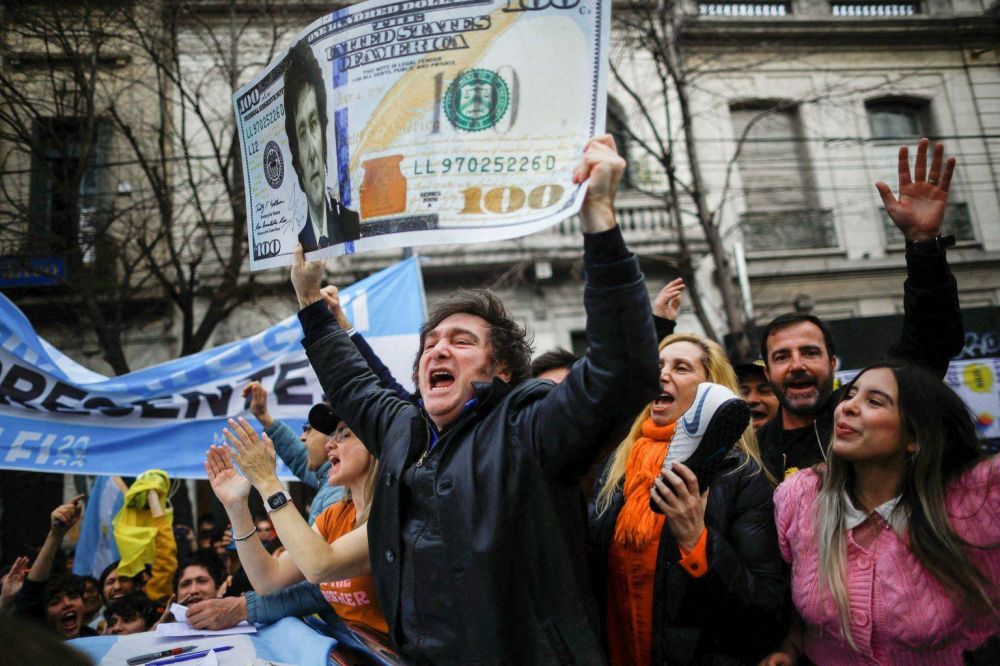 Milei se reuni con Barrionuevo y abroch su primer respaldo gremial: Debemos escuchar y adaptarnos a los nuevos tiempos laborales