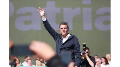 Sergio Massa sigue con su gira federal y suma el apoyo de los movimientos sociales