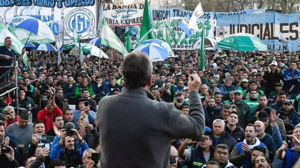 Con una injusticia social y salvavidas ante el 12%, Massa reacciona y patea al FMI