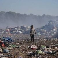 Los vecinos de Luján volvieron a pedir que el municipio respete a la Justicia y no arroje más residuos en el basural