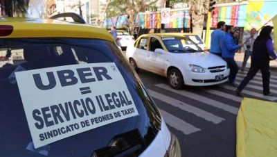 Uber vs. taxistas: nuevo round, con un gobernador electo que juega fuerte contra la app