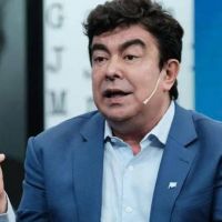 Fernando Espinoza anunci un aumento salarial para municipales que llega al 139%
