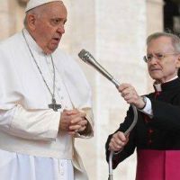 El Papa: Basta de asfixiar a África, no es una tierra para explotar ni saquear