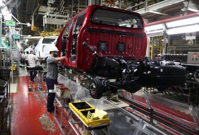 En medio del tembladeral económico, Toyota acordó con SMATA el adelanto del aguinaldo de los mecánicos a octubre