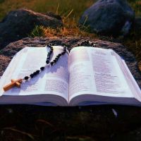 Mons. Lozano: 'La Biblia, una Palabra que libera'