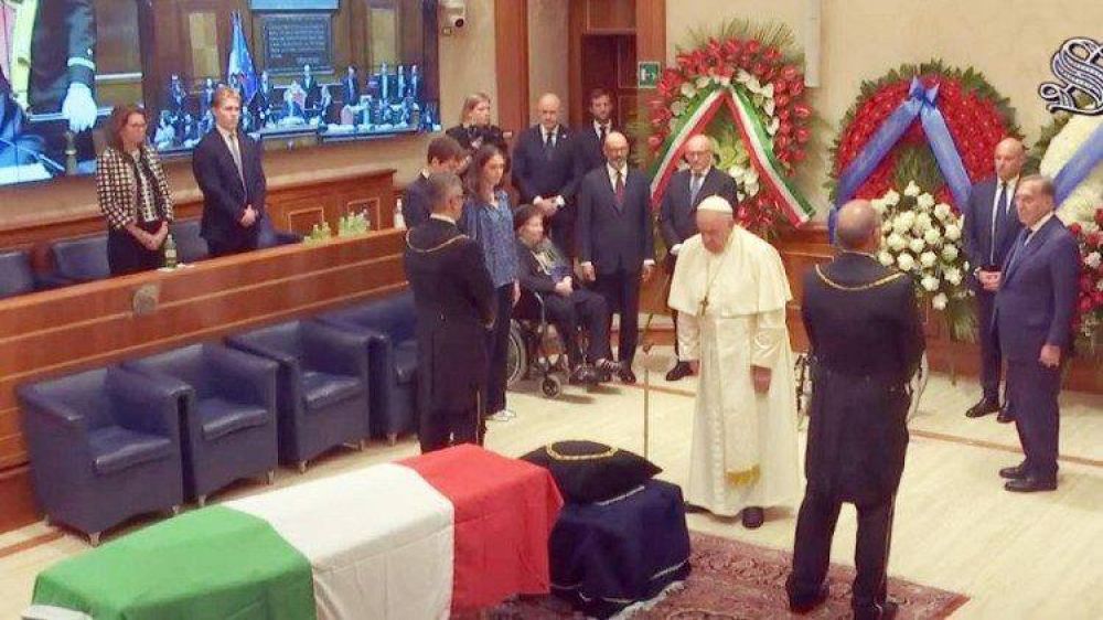 El Papa visit el Senado italiano para rendir homenaje a Giorgio Napolitano