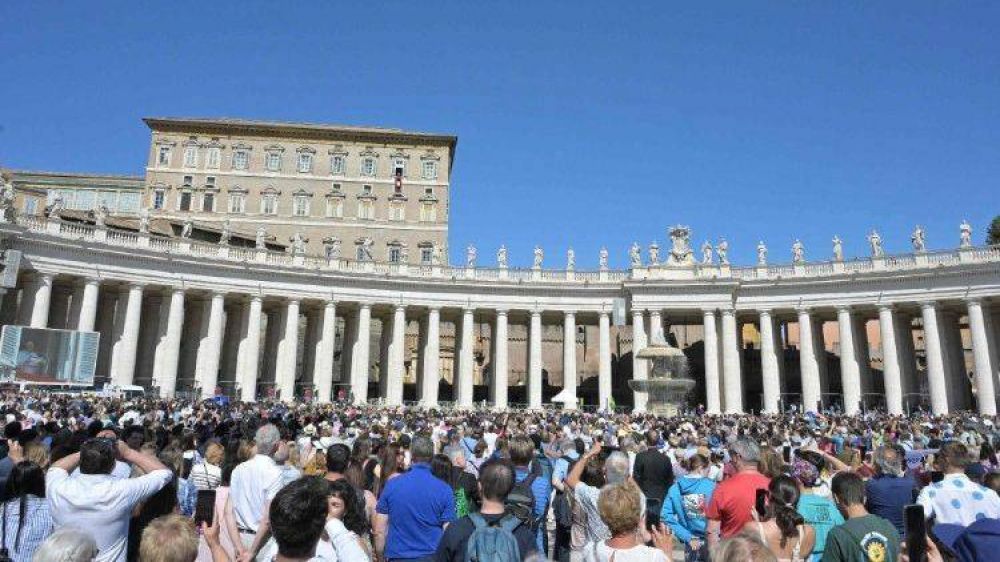 El Papa invita a participar en la Vigilia de oracin en preparacin al Snodo