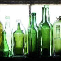 Cinco formas de reutilizar botellas de vino y reciclar sus tapones
