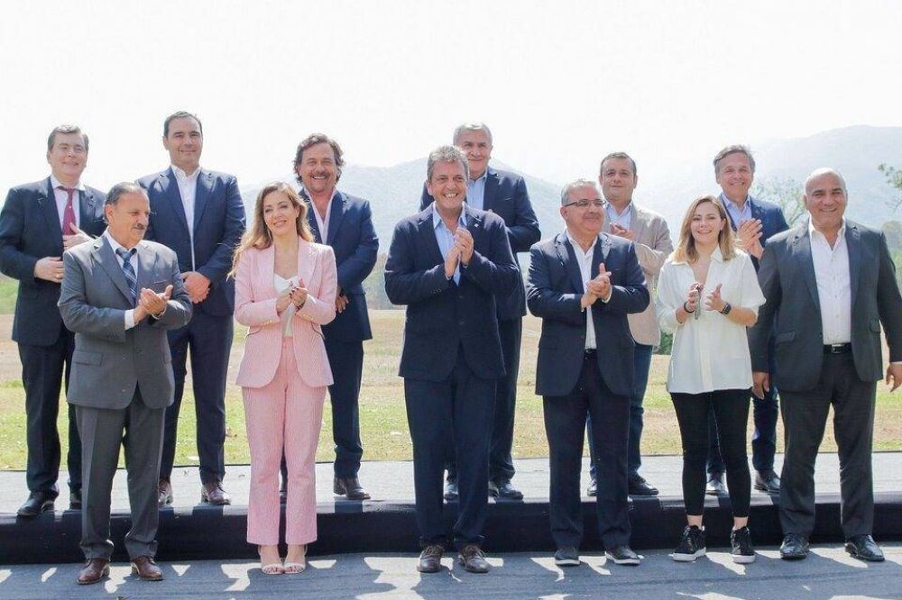 Massa en Salta, cena con gobernadores peronistas y un guiño al espacio radical
