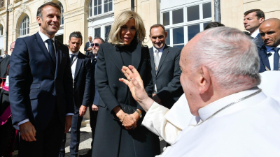 Macron responde al Papa: “Francia no puede acoger toda la miseria”