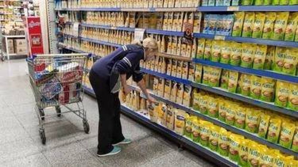 Cay el consumo en supermercados durante julio pero sigue fuerte en los shoppings