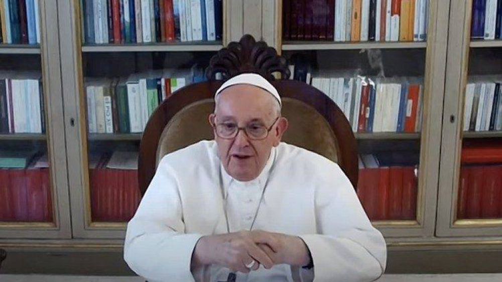 Francisco a universitarios asiticos: Desarrollen la mstica de la mano tendida