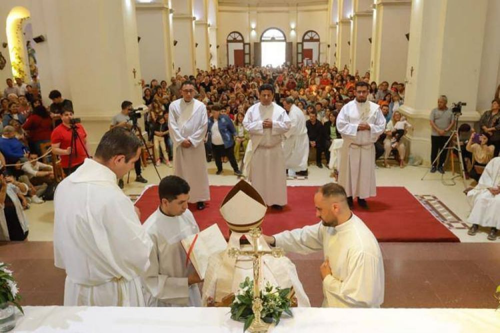 Tres nuevos presbíteros en Cruz del Eje, 'un regalazo' para la diócesis