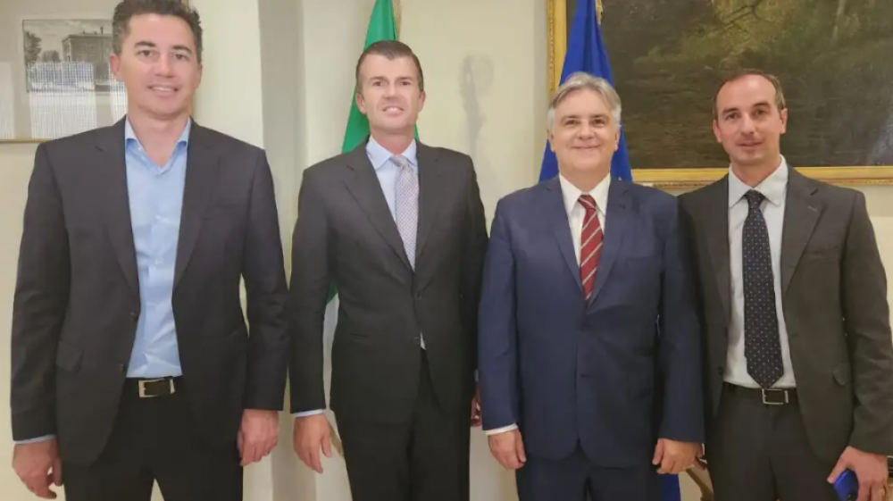 Llaryora se pone el traje de gobernador para alentar inversiones italianas en Crdoba
